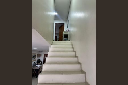 Casa à venda com 100m², 2 quartos e 2 vagas Casa à venda com 100m², 2 quartos e 2 vagasCorredor