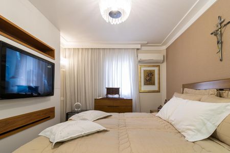 Apartamento à venda com 212m², 3 quartos e 4 vagasSuíte 1