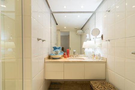 Apartamento à venda com 212m², 3 quartos e 4 vagasBanheiro da Suíte 3