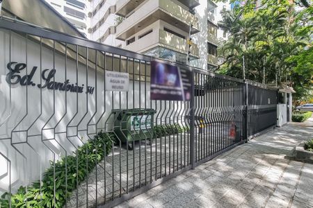Apartamento à venda com 212m², 3 quartos e 4 vagasFachada