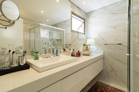 Apartamento à venda com 212m², 3 quartos e 4 vagasBanheiro da Suíte 1