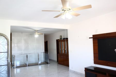 Casa para alugar com 460m², 4 quartos e 2 vagasSala