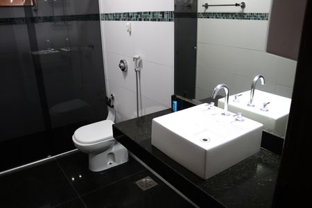 Casa para alugar com 460m², 4 quartos e 2 vagasBanheiro