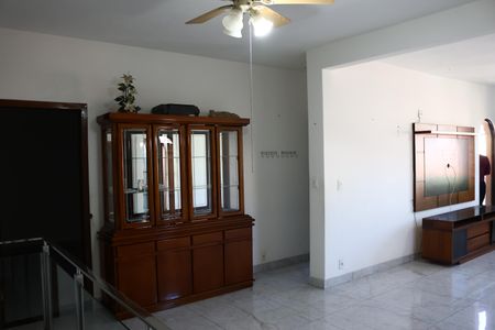 Casa para alugar com 460m², 4 quartos e 2 vagasSala