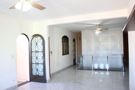 Casa para alugar com 460m², 4 quartos e 2 vagasSala