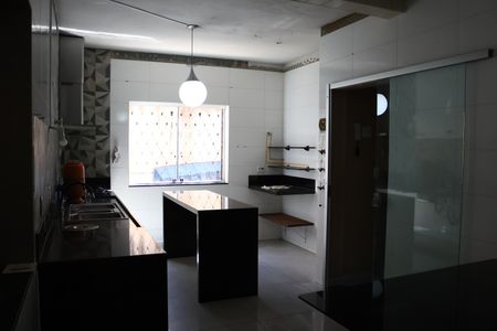 Casa para alugar com 460m², 4 quartos e 2 vagasCozinha