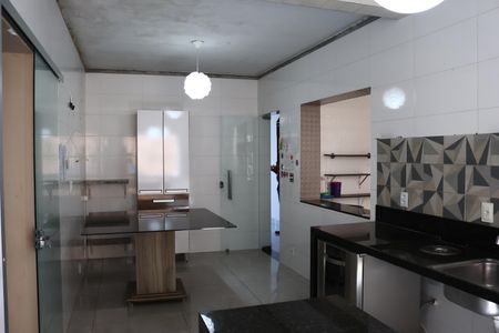 Casa para alugar com 460m², 4 quartos e 2 vagasCozinha