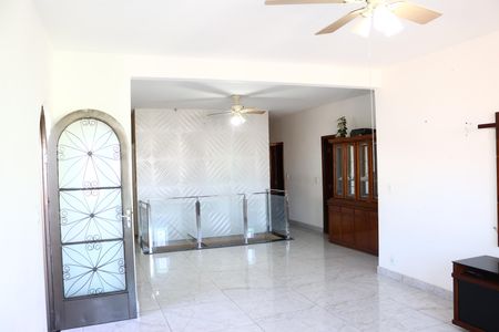 Sala de casa para alugar com 4 quartos, 460m² em Padre Eustáquio, Belo Horizonte