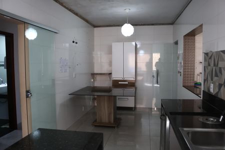 Casa para alugar com 460m², 4 quartos e 2 vagasCozinha