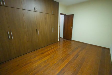 Casa para alugar com 453m², 5 quartos e 8 vagasQuarto 2