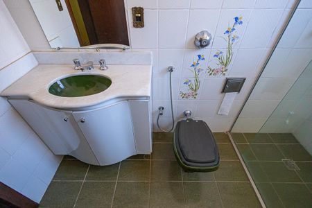 Casa para alugar com 453m², 5 quartos e 8 vagasBanheiro