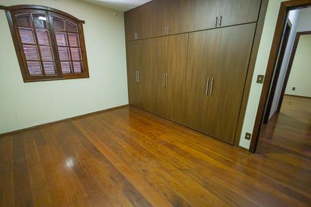 Casa para alugar com 453m², 5 quartos e 8 vagasQuarto 2