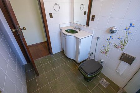 Casa para alugar com 453m², 5 quartos e 8 vagasBanheiro