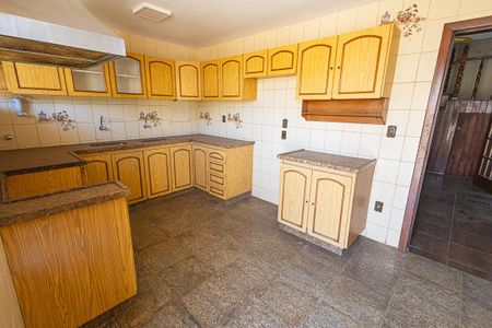 Casa para alugar com 453m², 5 quartos e 8 vagasCozinha