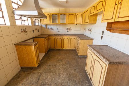 Casa para alugar com 453m², 5 quartos e 8 vagasCozinha