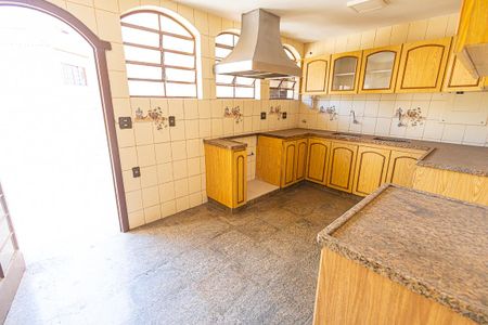 Casa para alugar com 453m², 5 quartos e 8 vagasCozinha