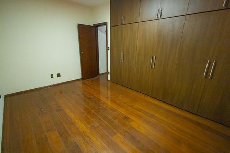 Casa para alugar com 453m², 5 quartos e 8 vagasQuarto 3