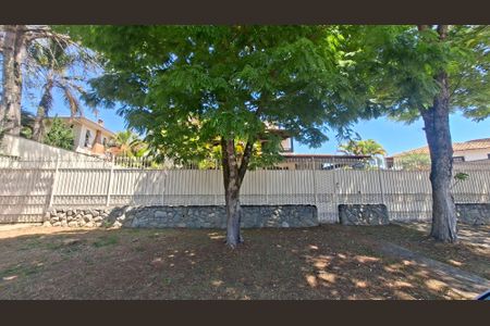 Casa para alugar com 453m², 5 quartos e 8 vagasFachada