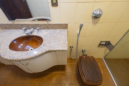 Casa para alugar com 453m², 5 quartos e 8 vagasBanheiro 3