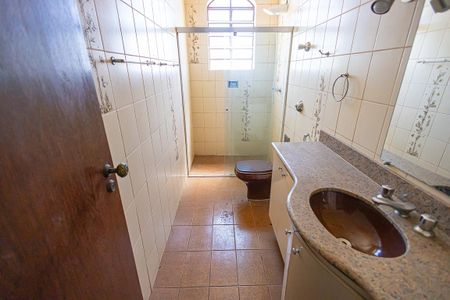 Casa para alugar com 453m², 5 quartos e 8 vagasBanheiro 2