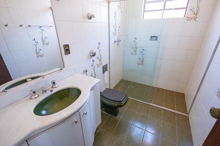 Casa para alugar com 453m², 5 quartos e 8 vagasBanheiro