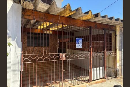 Casa à venda com 218m², 3 quartos e 1 vagaFachada