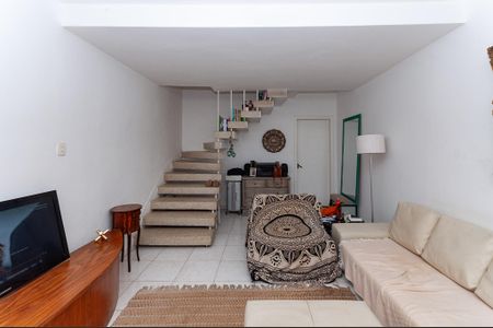 Casa à venda com 130m², 2 quartos e 1 vagaSala