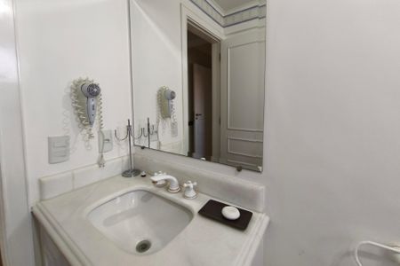 Apartamento à venda com 245m², 5 quartos e 4 vagasBanheiro Social