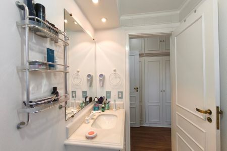 Apartamento à venda com 245m², 5 quartos e 4 vagasBanheiro Suíte