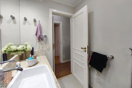 Apartamento à venda com 245m², 5 quartos e 4 vagasBanheiro Suíte 2