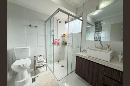 Apartamento à venda com 96m², 2 quartos e 1 vaga Apartamento à venda com 96m², 2 quartos e 1 vagaBanheiro