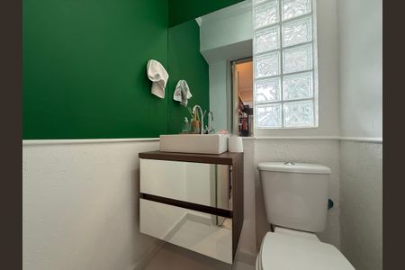 Apartamento à venda com 96m², 2 quartos e 1 vaga Apartamento à venda com 96m², 2 quartos e 1 vagaBanheiro