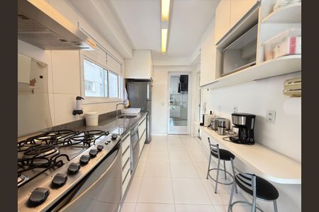 Cozinha de apartamento à venda com 2 quartos, 105m² em Vila Olímpia, São Paulo