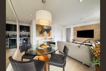 Apartamento à venda com 105m², 2 quartos e 2 vagas Apartamento à venda com 105m², 2 quartos e 2 vagasSala de Jantar