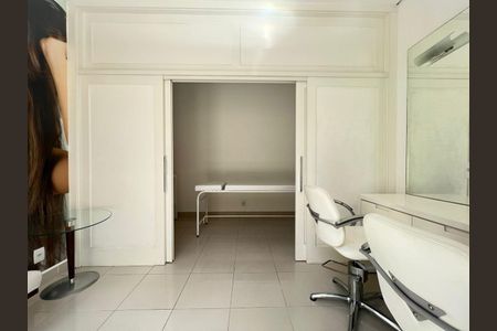 Apartamento à venda com 105m², 2 quartos e 2 vagas Apartamento à venda com 105m², 2 quartos e 2 vagasBanheiro