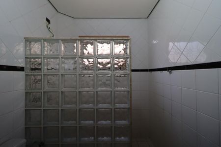 Casa para alugar com 450m², 4 quartos e 4 vagas Casa para alugar com 450m², 4 quartos e 4 vagasBanheiro da Suíte