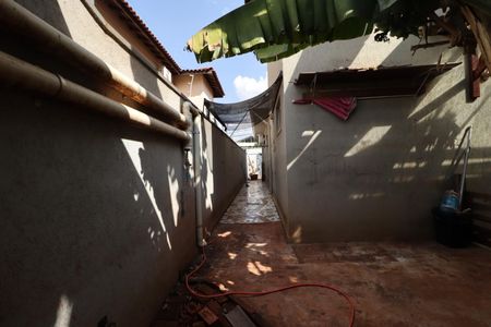 Casa para alugar com 450m², 4 quartos e 4 vagas Casa para alugar com 450m², 4 quartos e 4 vagasCorredor