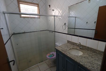 Casa para alugar com 450m², 4 quartos e 4 vagas Casa para alugar com 450m², 4 quartos e 4 vagasBanheiro