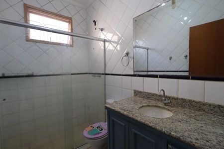 Casa para alugar com 450m², 4 quartos e 4 vagas Casa para alugar com 450m², 4 quartos e 4 vagasBanheiro