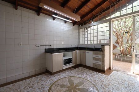 Casa para alugar com 450m², 4 quartos e 4 vagas Casa para alugar com 450m², 4 quartos e 4 vagasCozinha