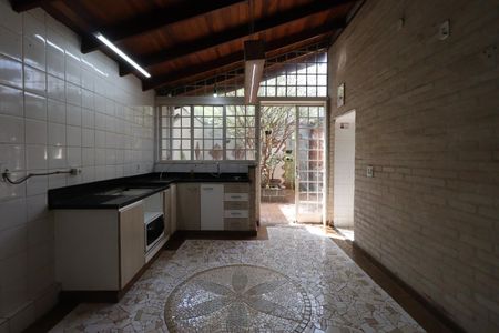 Casa para alugar com 450m², 4 quartos e 4 vagas Casa para alugar com 450m², 4 quartos e 4 vagasCozinha