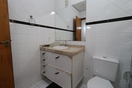 Casa para alugar com 450m², 4 quartos e 4 vagas Casa para alugar com 450m², 4 quartos e 4 vagasBanheiro da Suíte