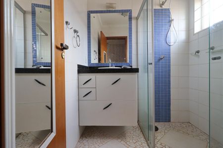 Casa para alugar com 450m², 4 quartos e 4 vagas Casa para alugar com 450m², 4 quartos e 4 vagasBanheiro da Suíte 2