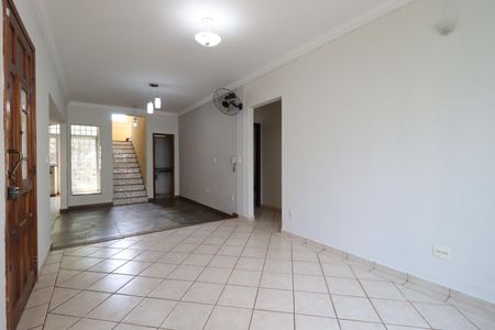 Casa para alugar com 450m², 4 quartos e 4 vagas Casa para alugar com 450m², 4 quartos e 4 vagasSala