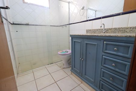 Casa para alugar com 450m², 4 quartos e 4 vagas Casa para alugar com 450m², 4 quartos e 4 vagasBanheiro