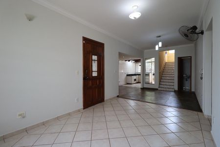 Casa para alugar com 450m², 4 quartos e 4 vagas Casa para alugar com 450m², 4 quartos e 4 vagasSala