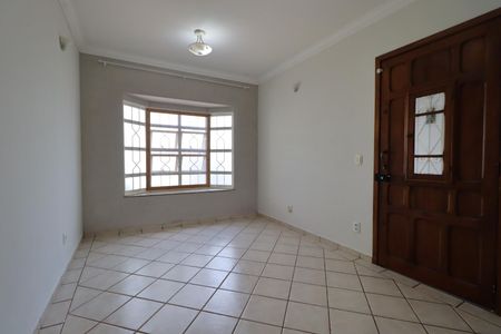 Casa para alugar com 450m², 4 quartos e 4 vagas Casa para alugar com 450m², 4 quartos e 4 vagasSala