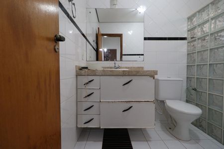 Casa para alugar com 450m², 4 quartos e 4 vagas Casa para alugar com 450m², 4 quartos e 4 vagasBanheiro da Suíte