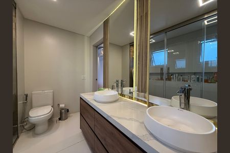 Apartamento à venda com 213m², 3 quartos e 4 vagasBanheiro