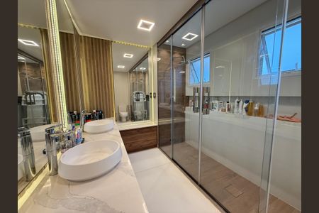 Apartamento à venda com 213m², 3 quartos e 4 vagasBanheiro